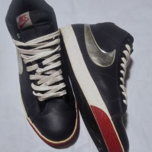 Nike Blazers Mid '77. Blue/White/Red w Metallic Swoosh. Original shoestrings